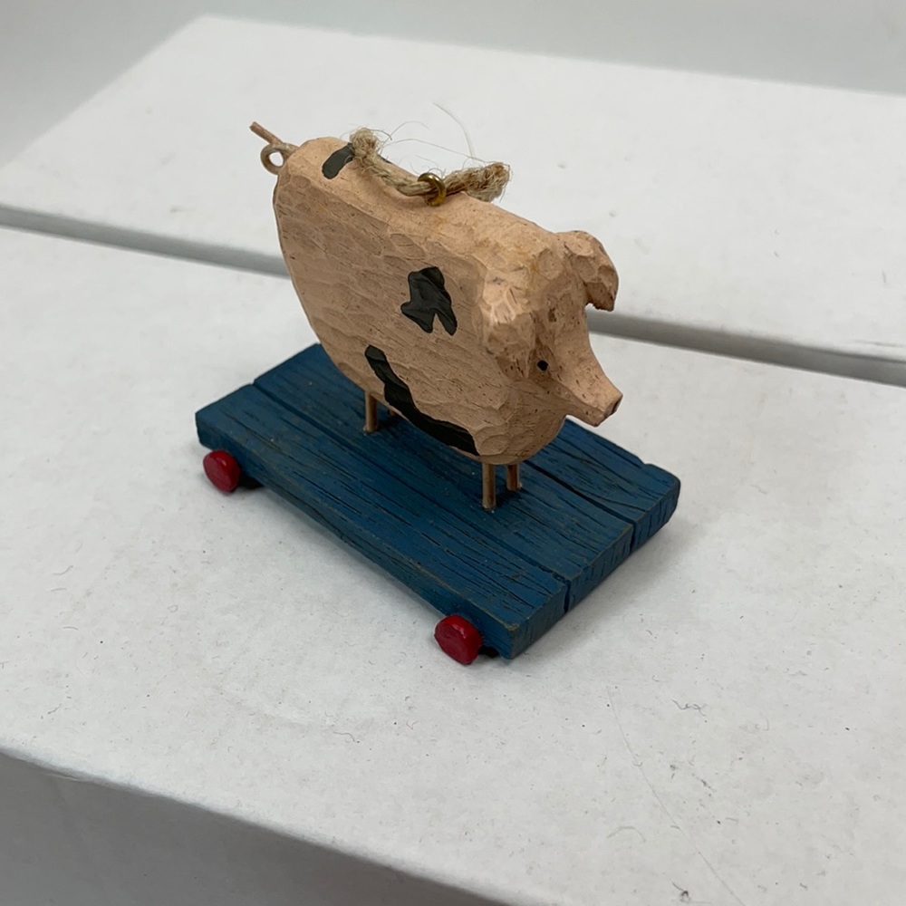 ❤️5/$25 Resin "Carved" Barnyard Pig on Sled Ornament